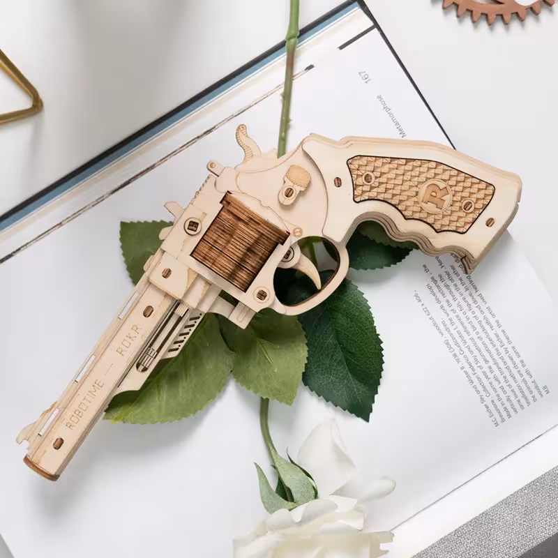 constructeur de revolvers en bois