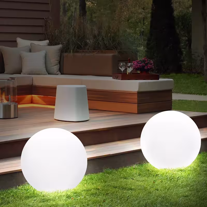 LED sodo kamuolys šviesa