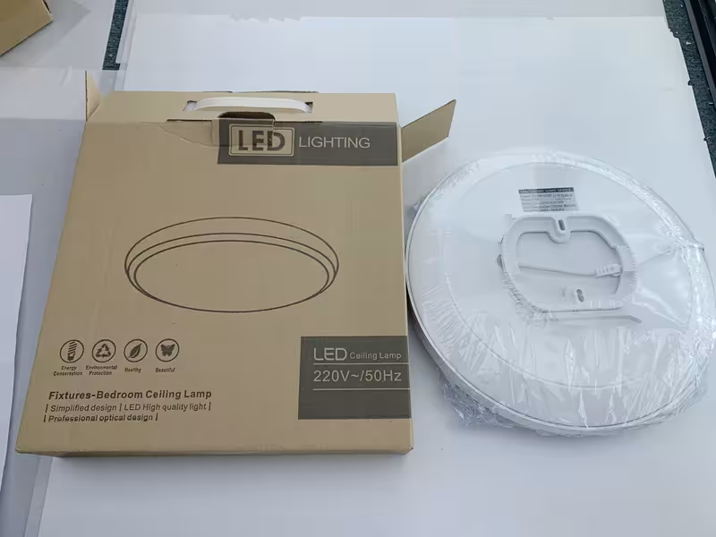 Éclairage au plafond LED