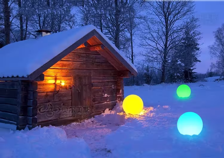 LED sodo kamuolys šviesa