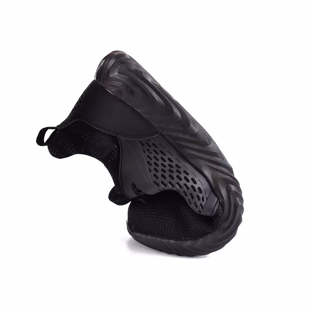 chaussures de travail avec une machine en acier