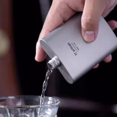 Tiartisan Titanium 100ml mini butelis šampanui ir vyniui su piltuviu kempingui