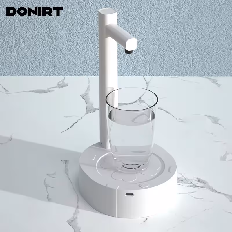 Distributore d'acqua da tavolo portatile con batteria ricaricabile e cavo USB