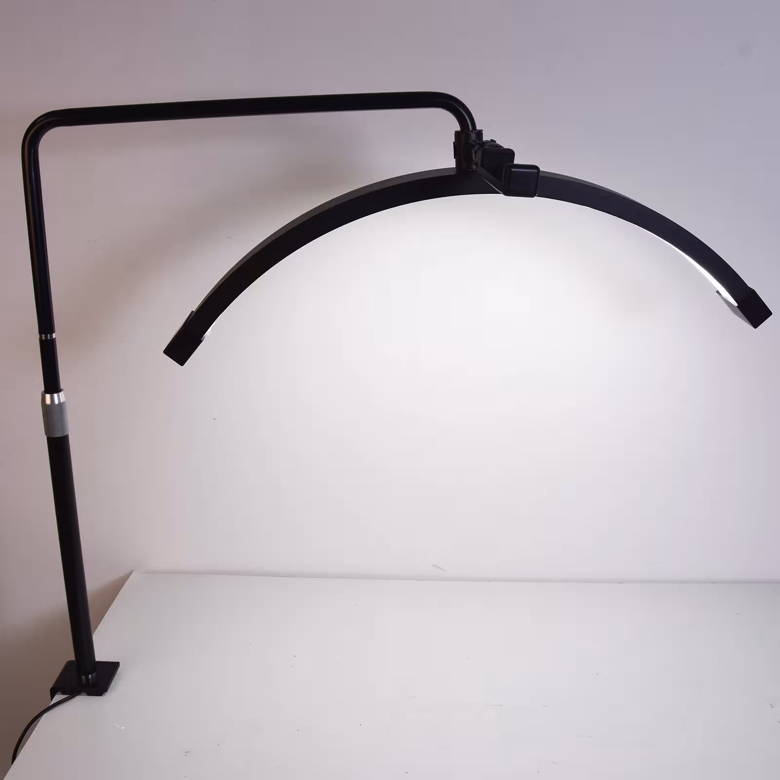 LED desk lamp for beauty