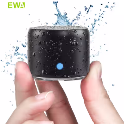 Mini altavoz Bluetooth EWA A106 Pro con protección contra el agua IPX7 y estuche de transporte