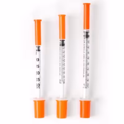 50 / 100 unités 0,3 / 0,5 / 1 ml seringues vétérinaires stériles avec aiguilles pour animaux