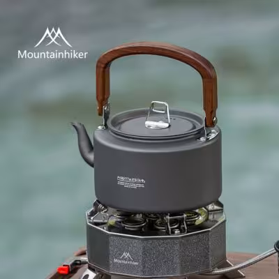Théière camping avec poignée en bois