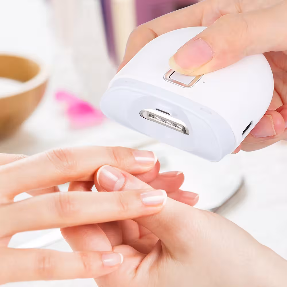 un clip de uñas eléctrico