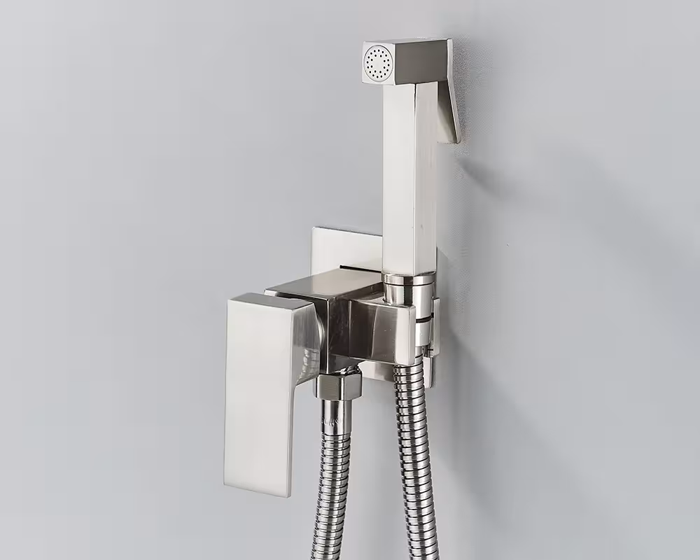 bidet éternue dans le mur