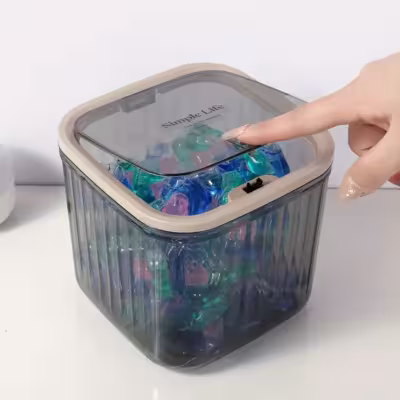 Transparent mini box with flip-top lid