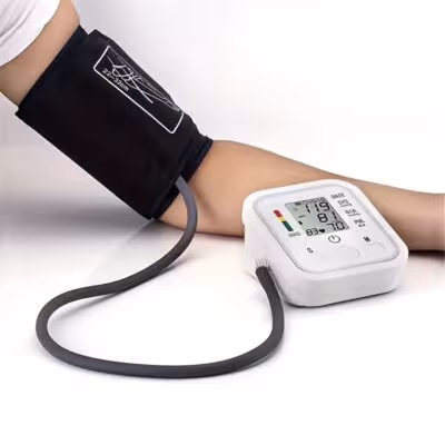 Tensiomètre médical au bras avec fonction vocale pour personnes âgées, mesures précises