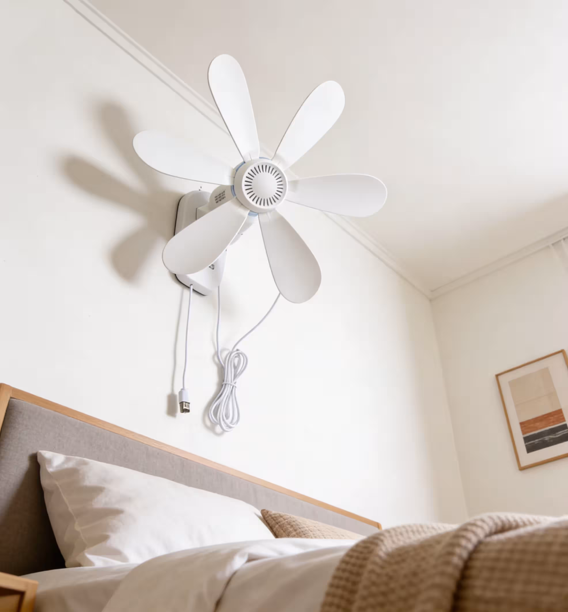 Wall-mounted USB fan