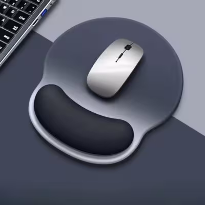 Ergonominis gradientinis pelės kilimėlis su riešo atrama ir neslystančiu pagrindu biurui bei žaidimams