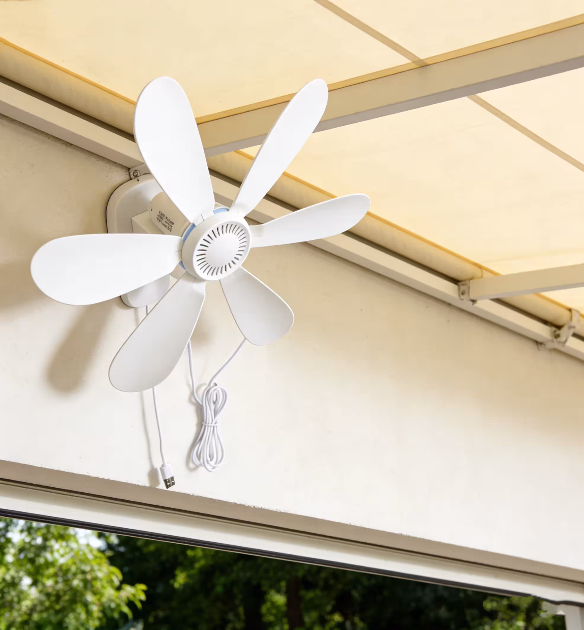 Wall-mounted USB fan
