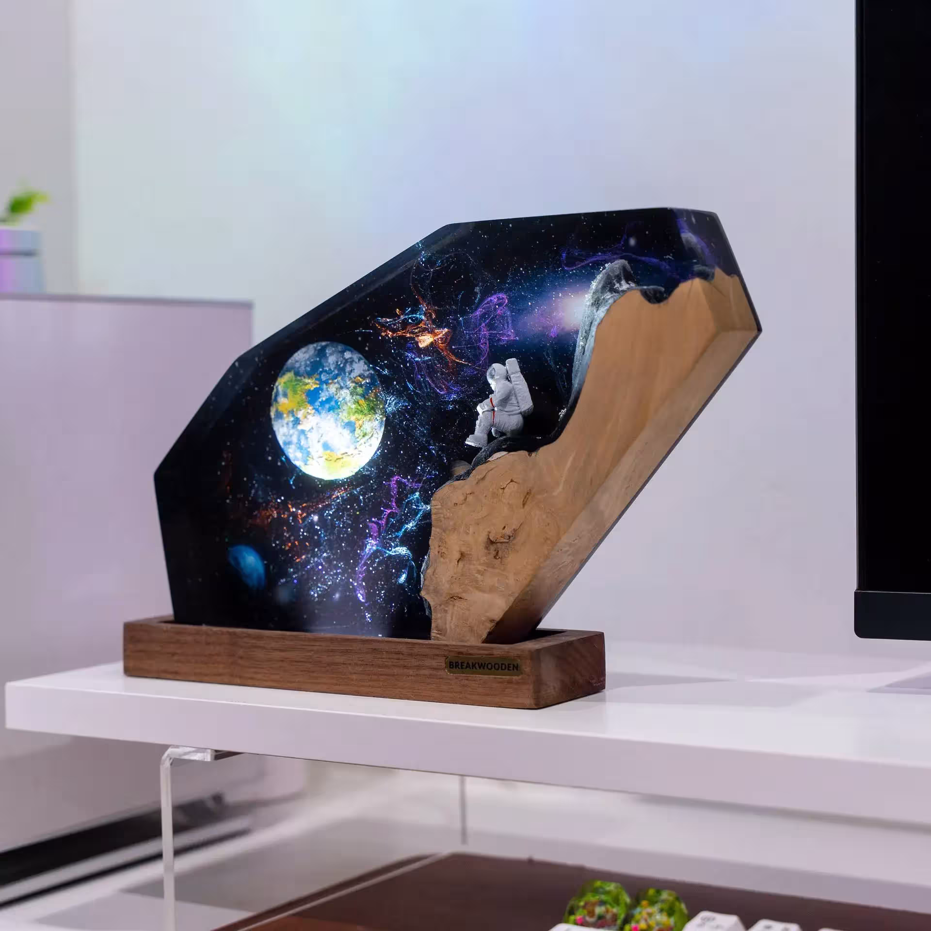 lámpara de noche con temática de astronauta