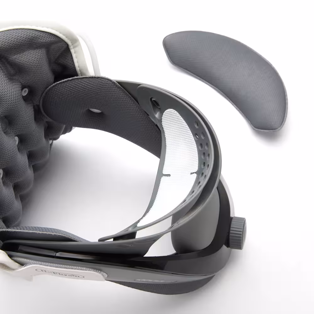 Neck brace with traction