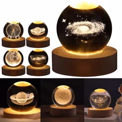 Lámpara nocturna con esfera de cristal y motivo galáctico, iluminación LED, base de madera, USB