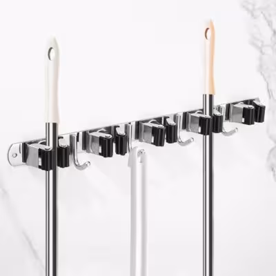 Soporte de pared para escobas y trapos con ganchos de acero inoxidable para la cocina y el baño