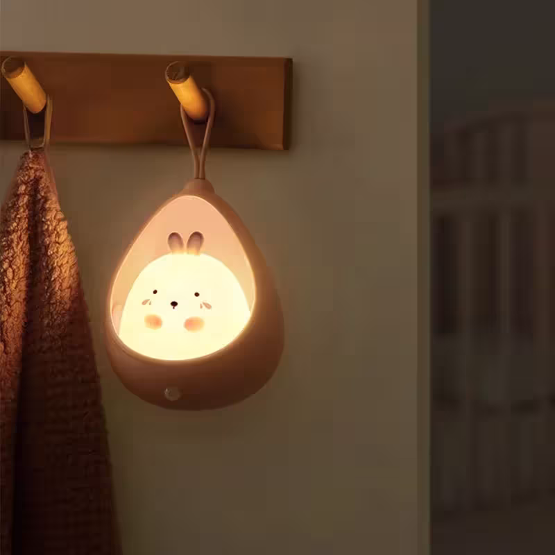 LED naktinis šviestuvas su judesio jutikliu, USB įkraunamas, miegamajam ir koridoriui