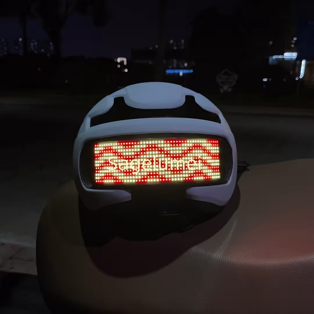 casco de bicicleta con pantalla LED