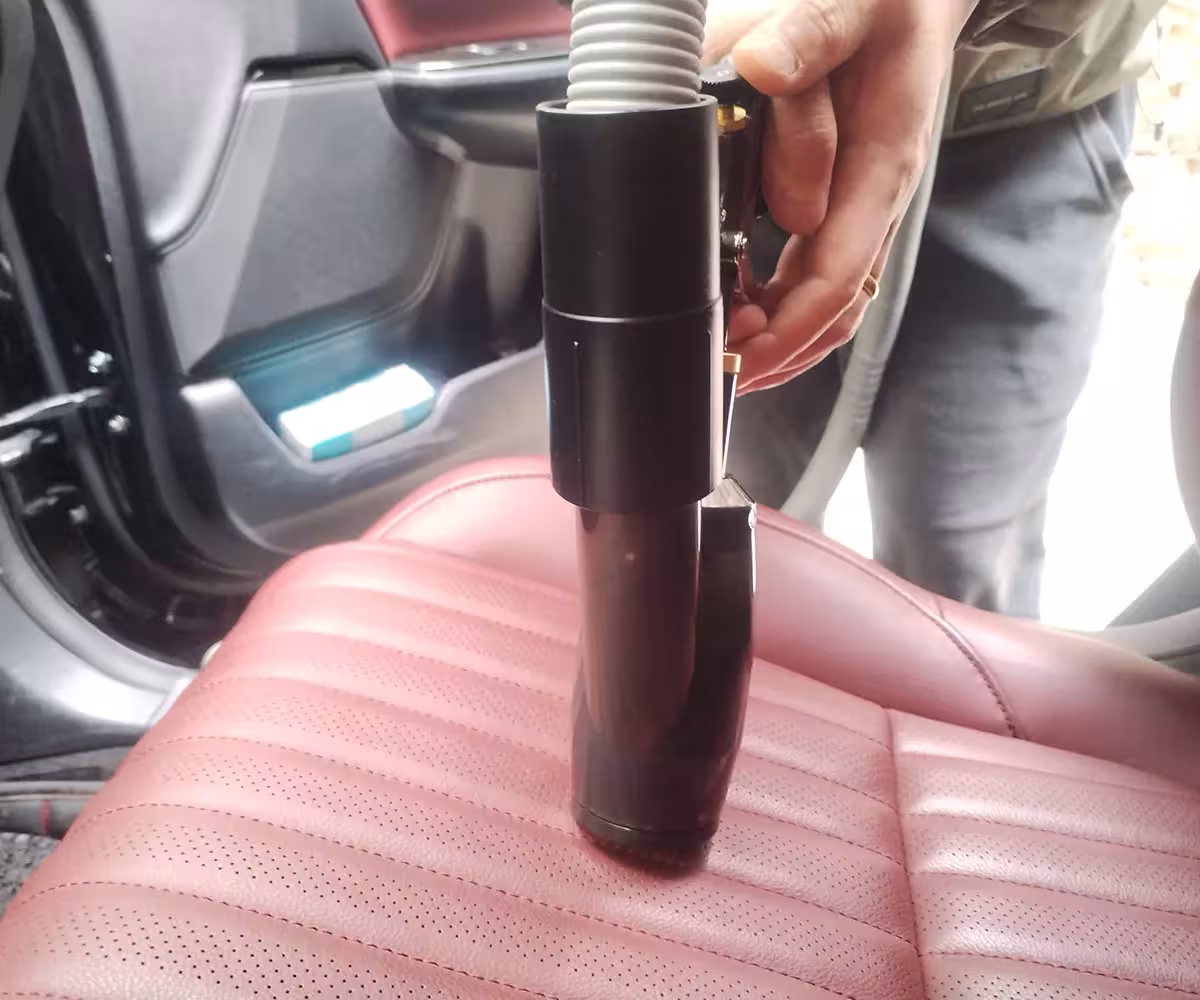 pistolet de nettoyage pour l'intérieur de la voiture