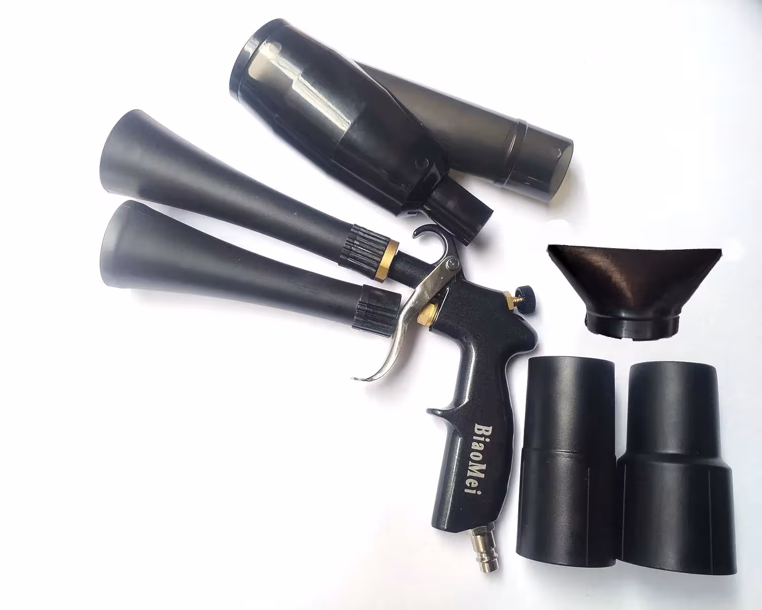 pistolet de nettoyage pour l'intérieur de la voiture