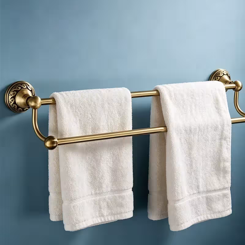 Porte-serviettes double en laiton vieilli pour salle de bain avec étagère