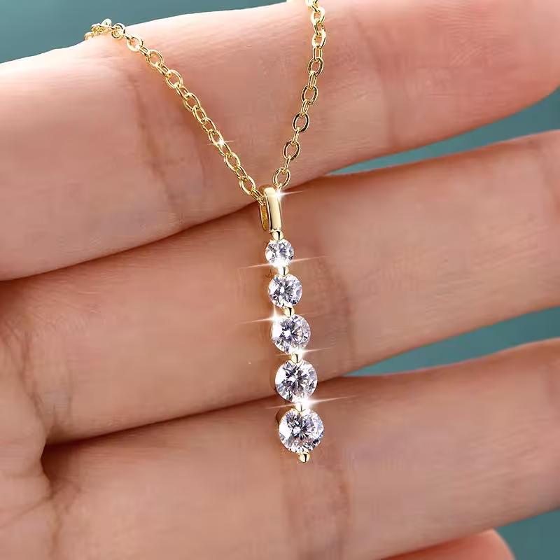 moissanite pakabukas