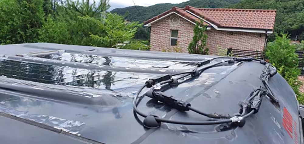 Kit de paneles solares flexibles de 50W.