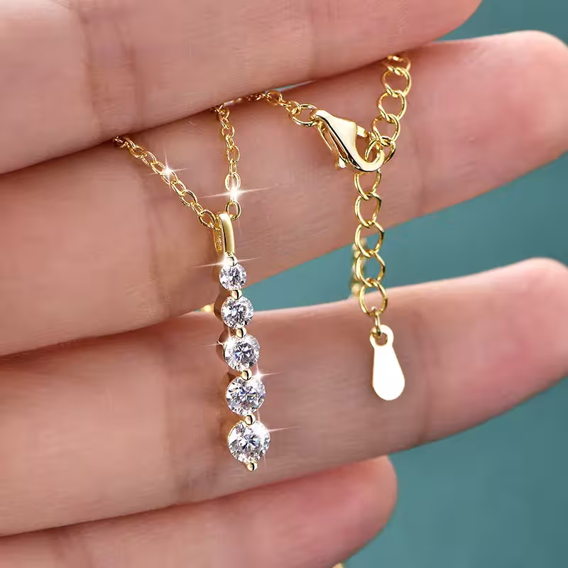 moissanite pakabukas