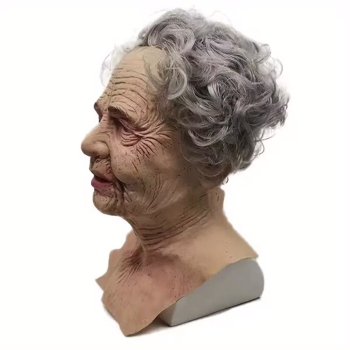 maschera realistica della nonna in lattice