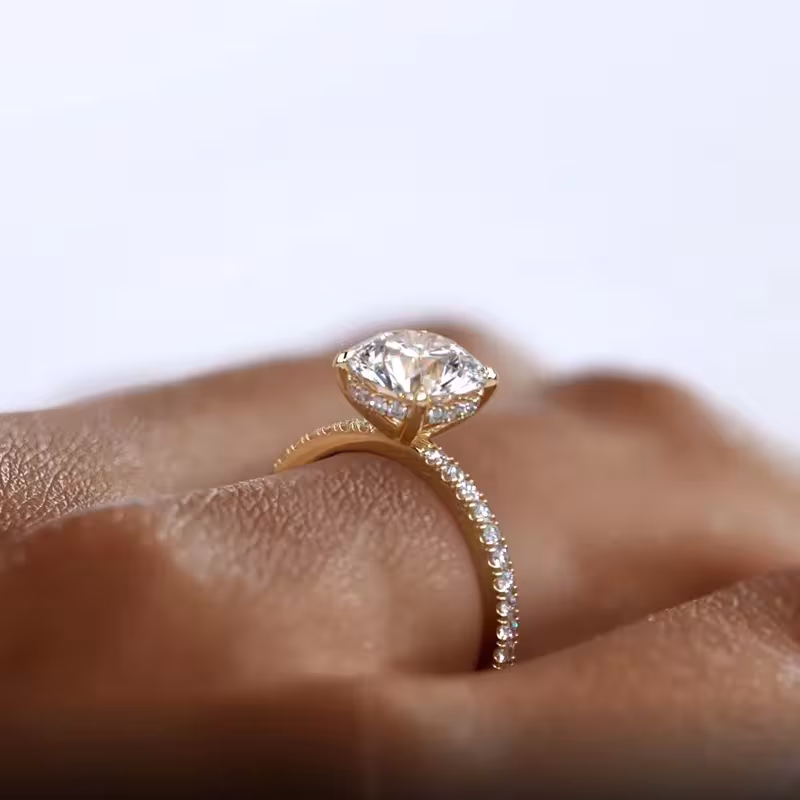 bague de fiançailles avec moissanite